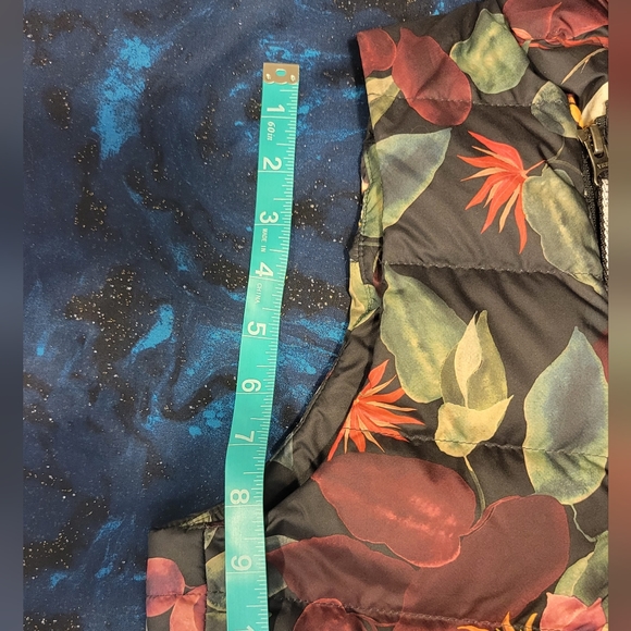 North Face Puffer Vest, Rare Find - Picture 6 of 9